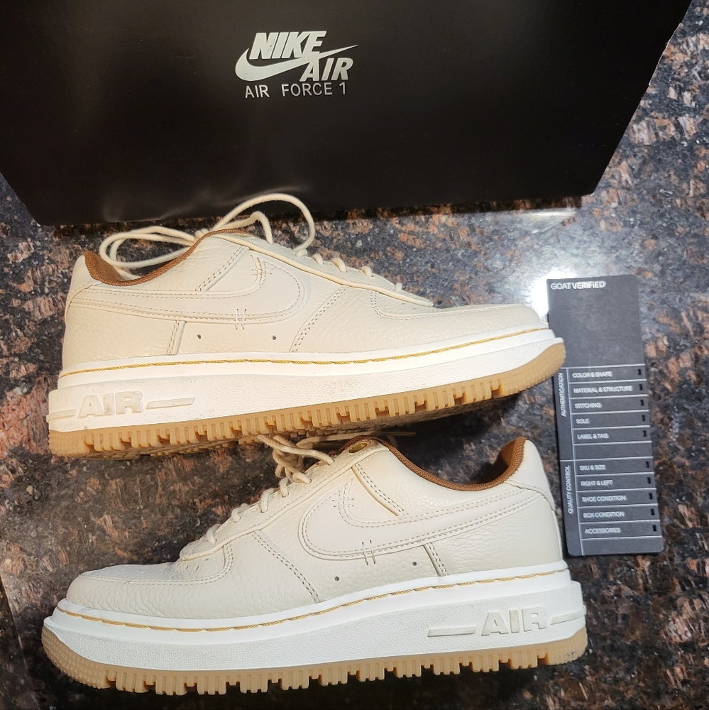 Nike Air Force 1